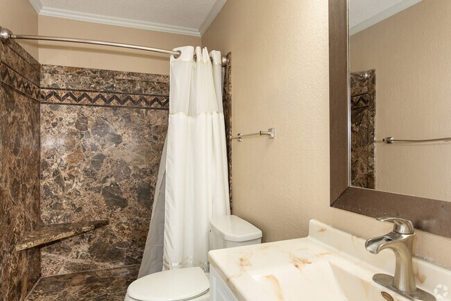 Building Photo - 3 bedroom, 2 bath apartment located in the...