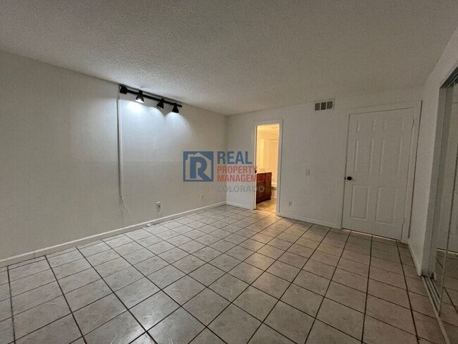 Building Photo - 6470 S Dayton St