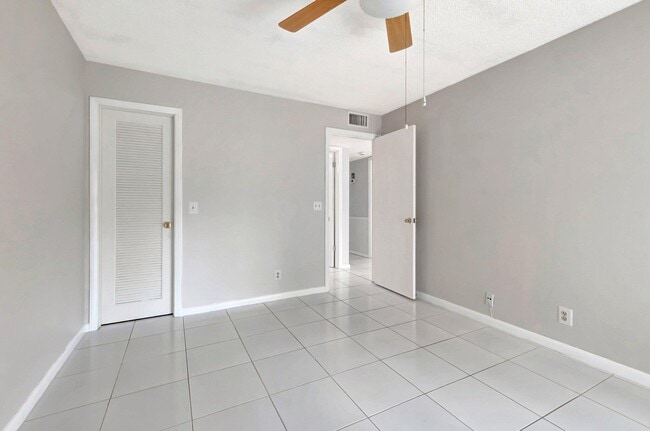 Building Photo - 297 Monaco Way