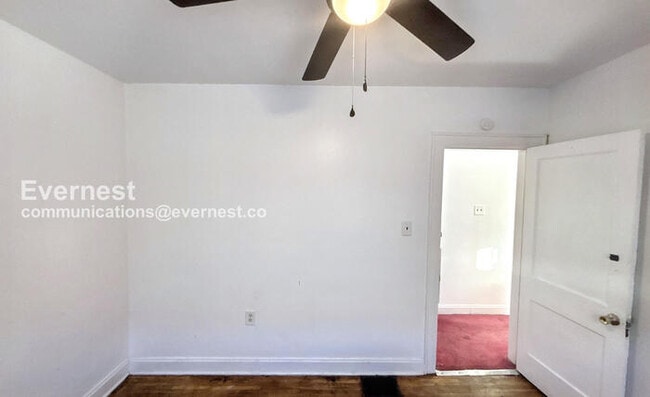 Building Photo - 3 Bed /1 Bath Townhome / Pet-Friendly / Vouchers Accepted / Available Now!