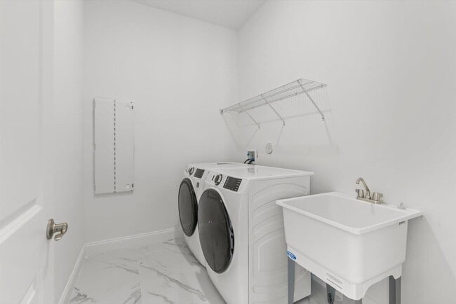 Building Photo - 10264 Field Flower Trl