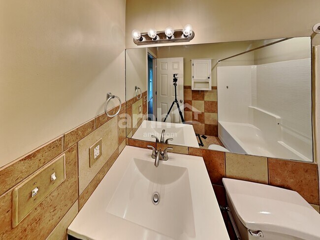 Building Photo - 143 N 700 W