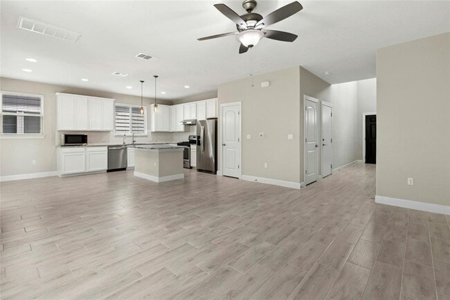 Building Photo - 9800 Betulla Dr