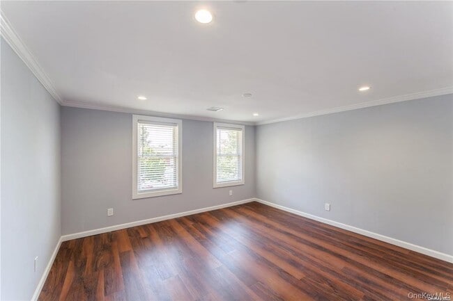 Building Photo - 5 Carlton Ave