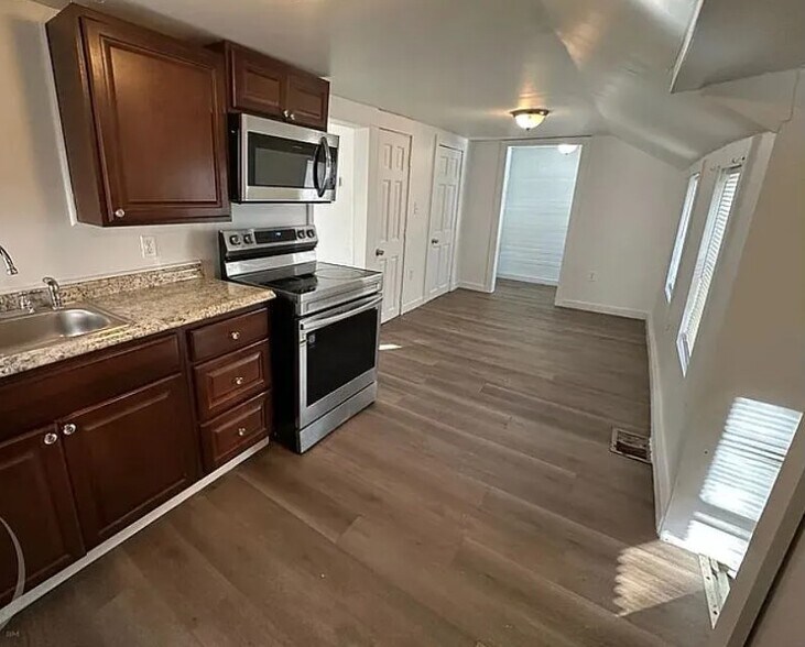 Building Photo - 34 Pleasant St