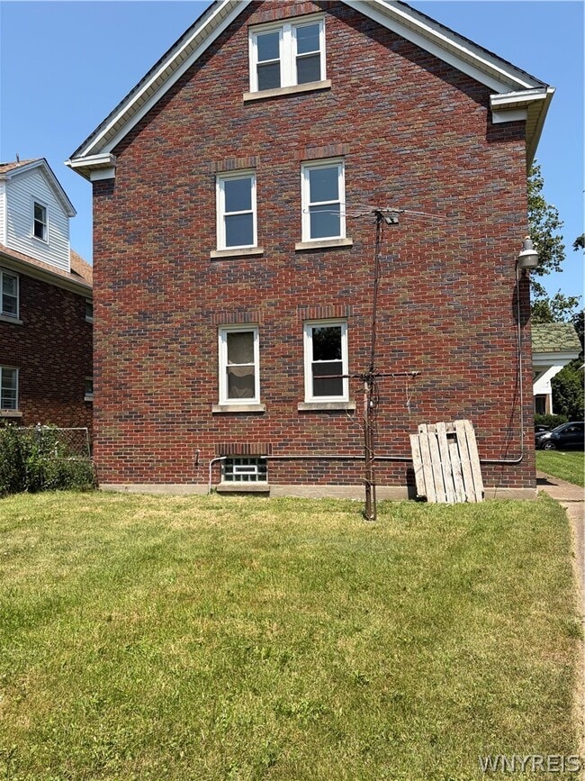 Building Photo - 1761 Welch Ave