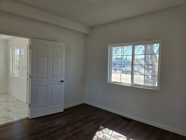 Building Photo - 122 Hawley St