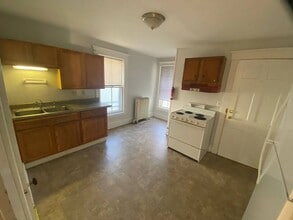 Building Photo - 1 Bedroom Burlington Available NOW!