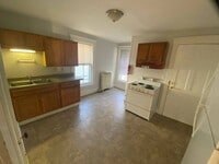 Building Photo - 1 Bedroom Burlington Available NOW!