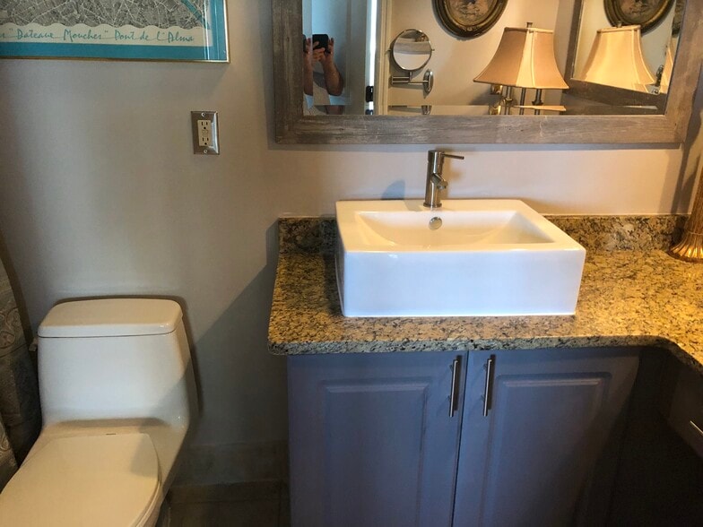 Bathroom - 400 E Bay St