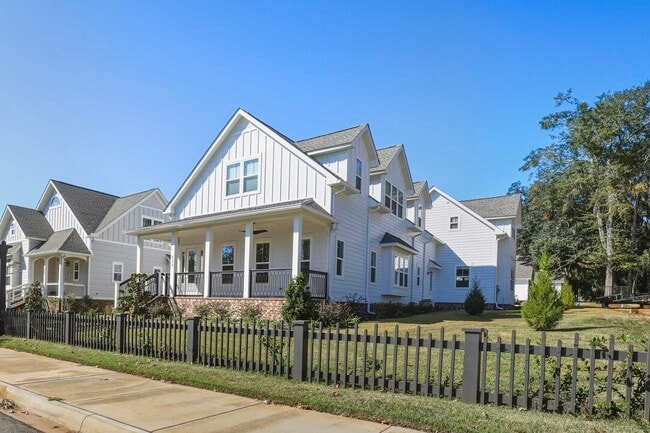 Building Photo - 4056 Biltmore Ave