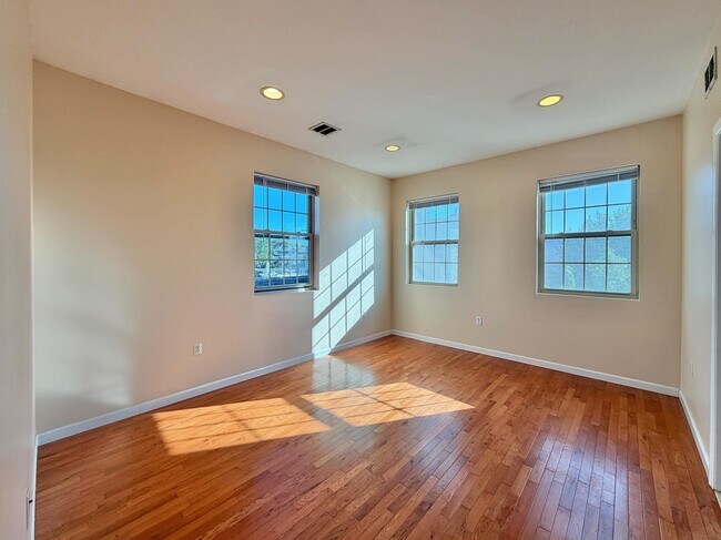 Building Photo - 247 Winfield Ave