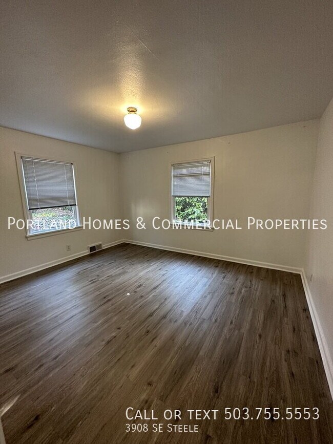 Building Photo - 3908 SE Steele-