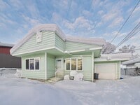 Building Photo - 820 Smythe St