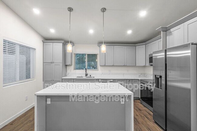 Building Photo - 1809 Devon Pl