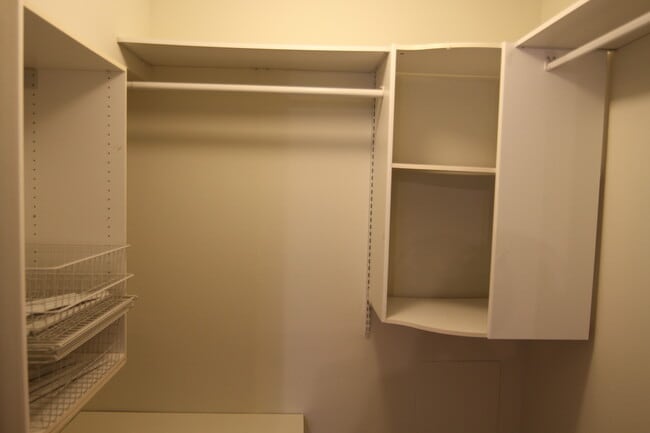 Building Photo - 960 Beau Dr