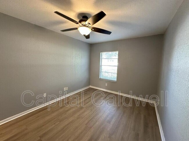 Building Photo - 5440 S MacDill Ave