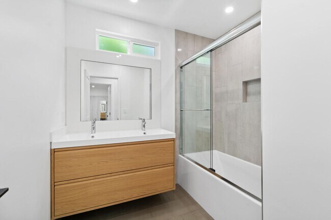 Building Photo - BEAUTIFUL CORNER HOUSE IN THE HEART OF VAL...