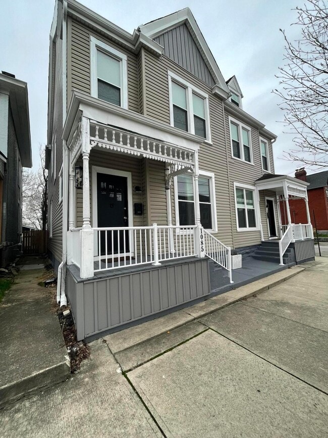 Building Photo - 1085 E Long St