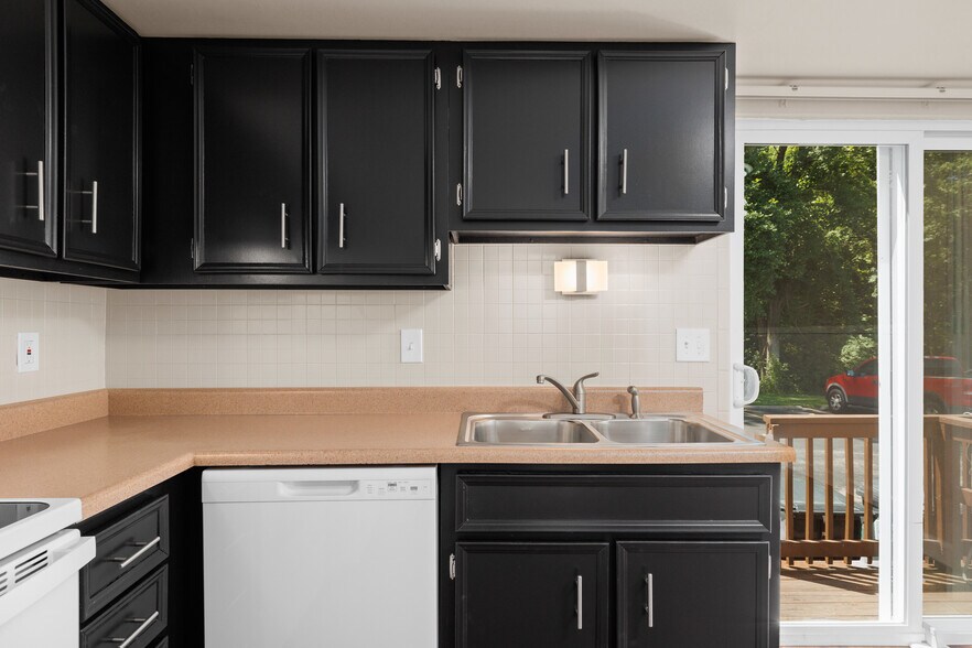 Building Photo - 133 Park Charles Blvd S