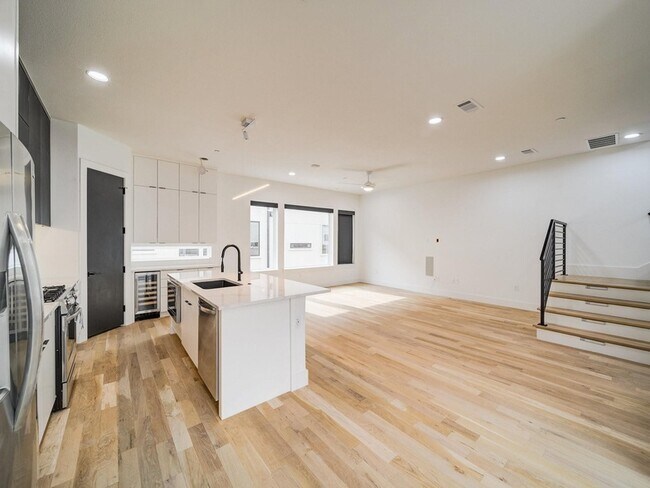 Building Photo - 2916 Hawthorne Ave