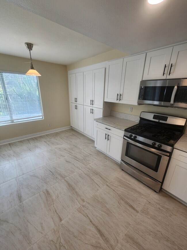 Building Photo - 1437 Green Oak Rd