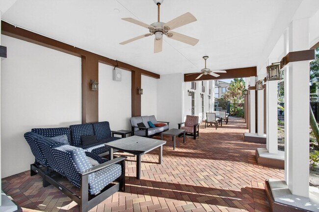 Building Photo - 4 BEDROOMS 3.5 BATHROOMS!! GATED COMMUNITY