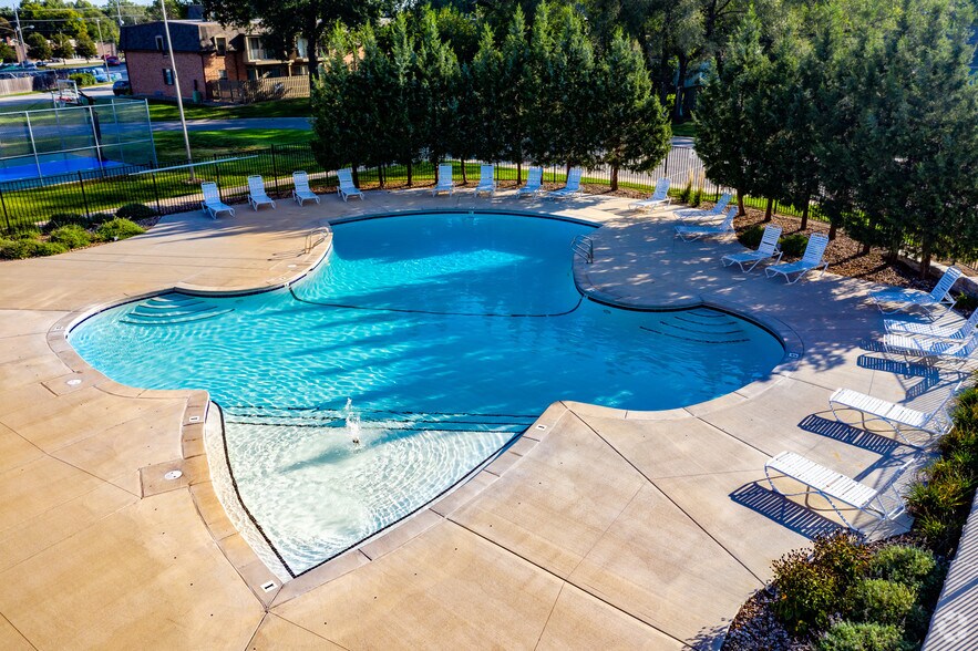 Louisburg Square Apartments & Townhomes 9301 Santa Fe Ln Overland