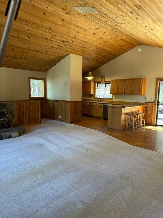 Building Photo - Long Term Lease in Tahoe Donner