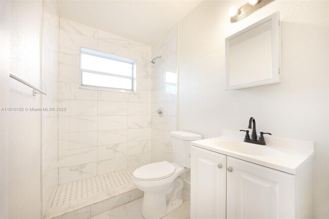 Building Photo - 2009 NW 32nd St