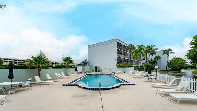 Building Photo - 400 Waterway Dr S
