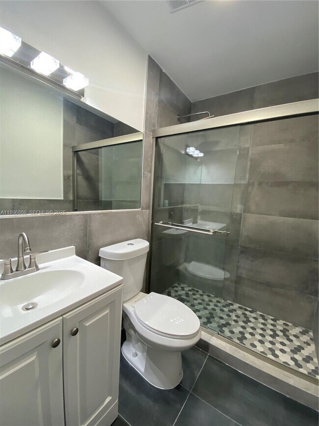 Building Photo - 46 NW 44th St