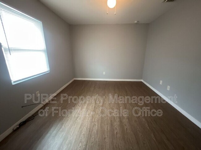 Building Photo - 3650 NE 41st St