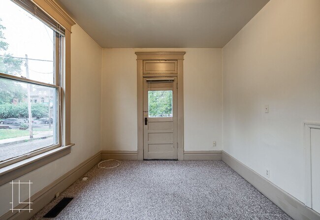 Building Photo - 836 Neil Ave