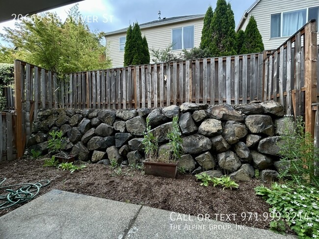 Building Photo - 20669 SW Skiver St