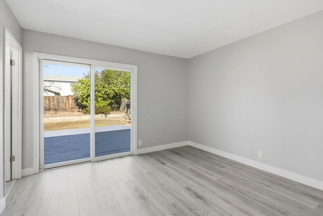 Building Photo - Stylish and Spacious Milpitas Home with Large Deck and Backyard