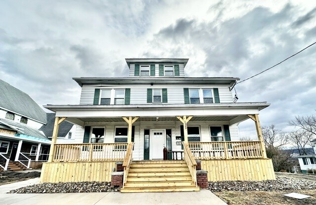 Building Photo - 133 N Main St