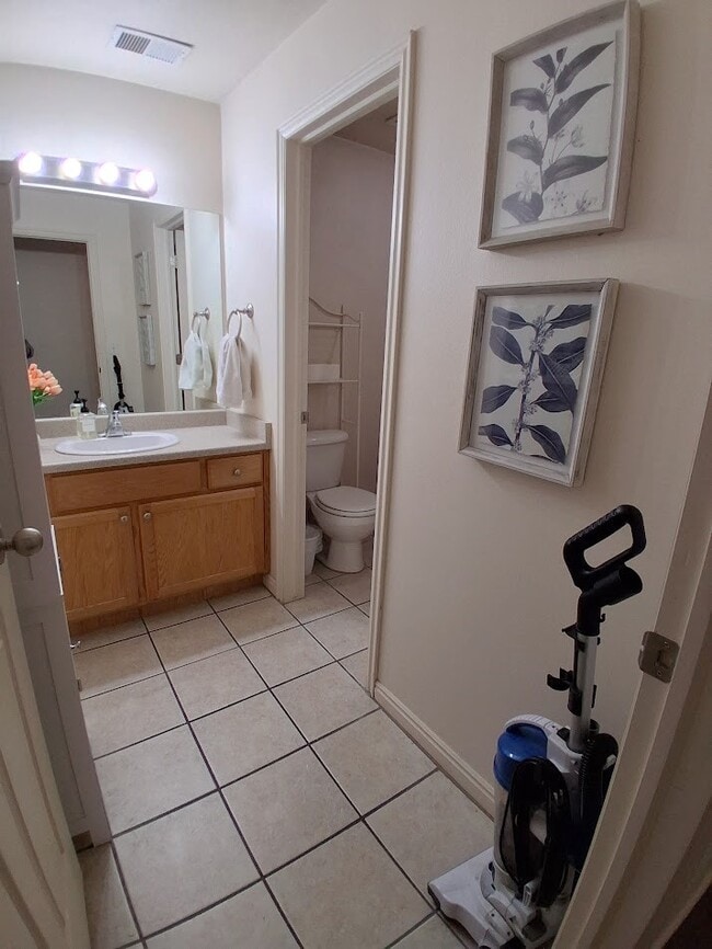 Building Photo - 1969 N Canyon Rd