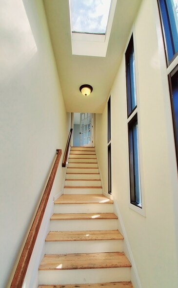 Building Photo - 14 Cerone Ct