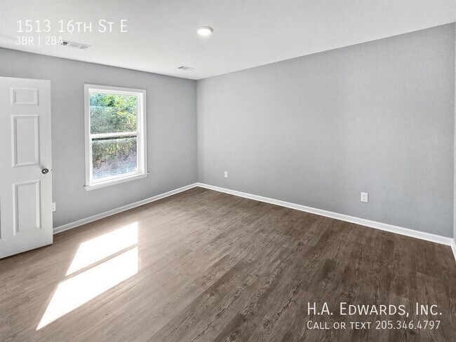 Building Photo - 1513 16th E St