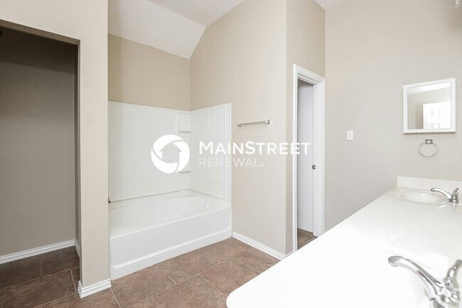 Building Photo - 3 Bedroom Pet-Friendly Home in Crowley, TX with Main Street Renewal