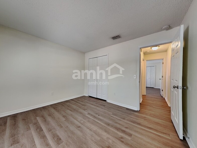 Building Photo - 25209 Hyde Park Blvd