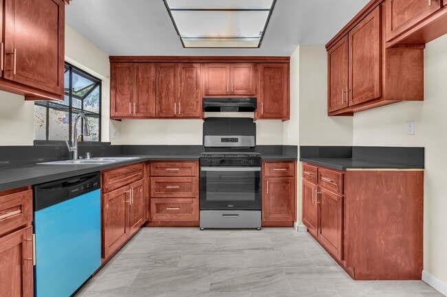 Building Photo - 1688 Bruin St