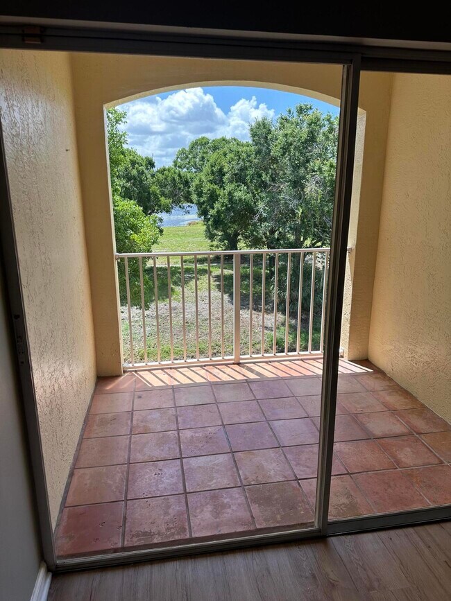 Building Photo - 2080 Greenview Shores Blvd