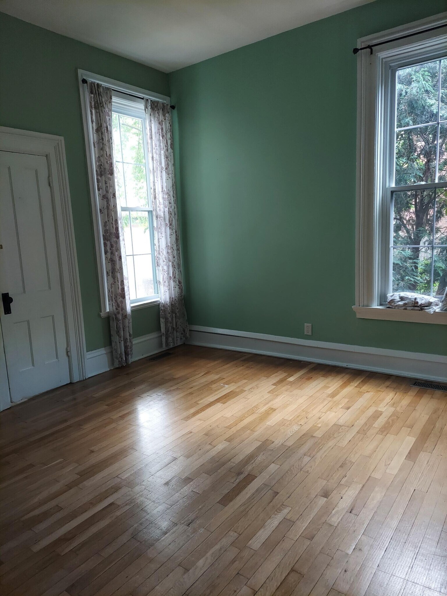 Master with access to full bath - 705 W Healey St