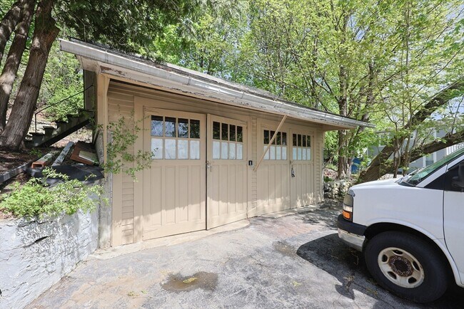 Building Photo - 309 Providence Rd