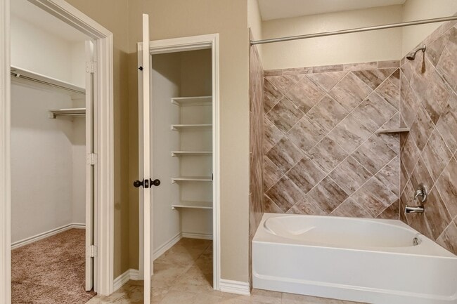 Building Photo - 3BR/2 Bath 1-Story on greenbelt, loads of extras!