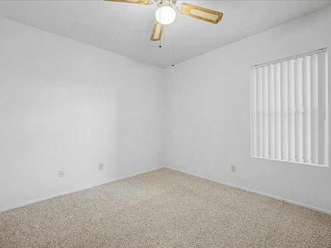 Building Photo - 2 Bedroom 2 Bathroom with Community Pool and Spa!