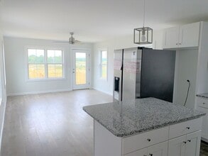 Building Photo - 17 North End Blvd