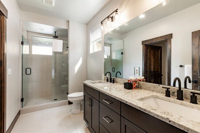 Building Photo - Fully Furnished Luxury Home in Black Rock ...